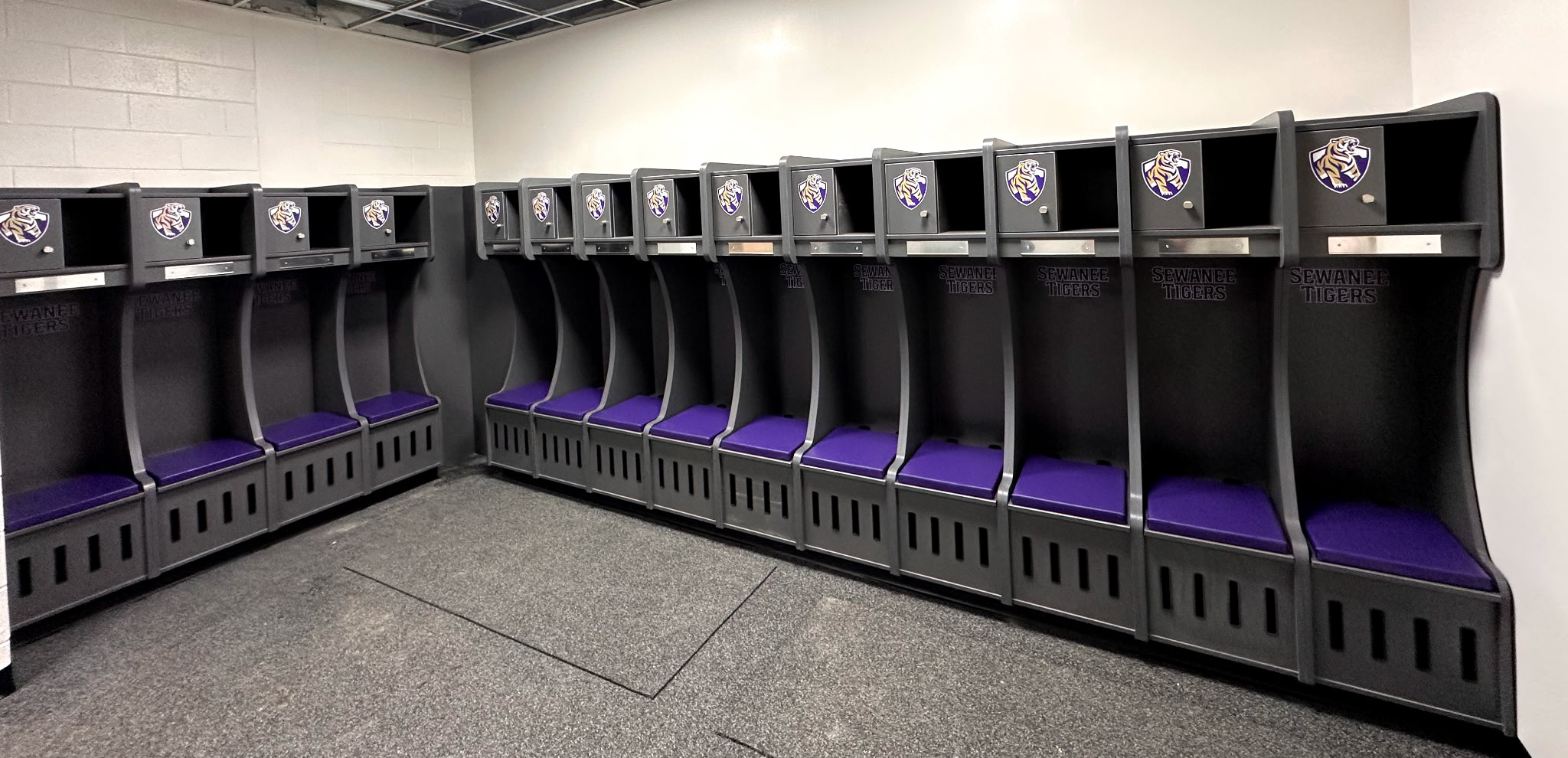 Swanee lacrosse locker room photo